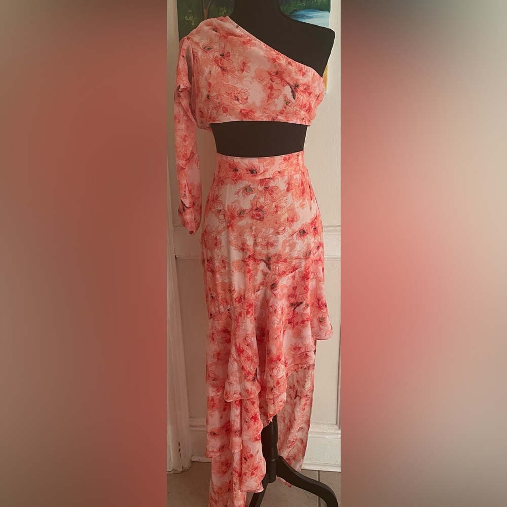Two pieces. Great for travel or go to the beach.